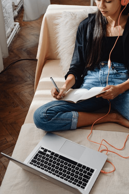 a student attending her online class