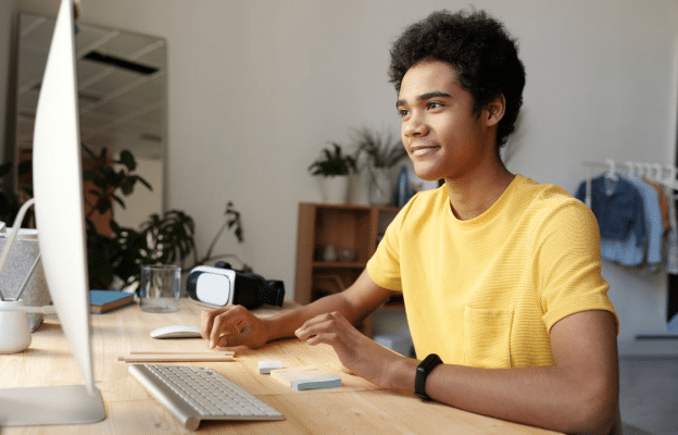 a Pakistani student attending online school