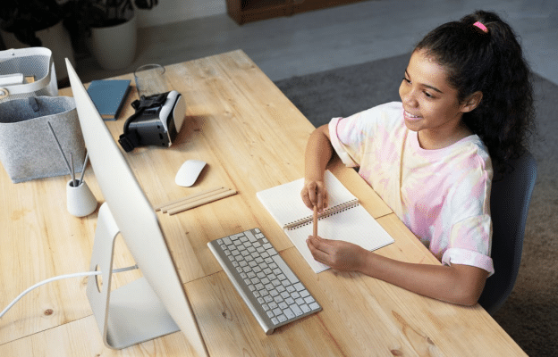 a Pakistani student attending online school