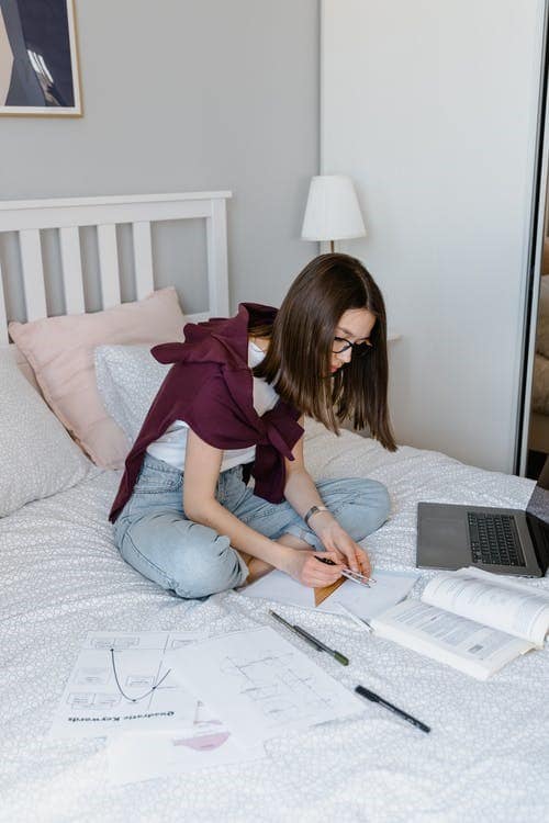 a student attending her online class