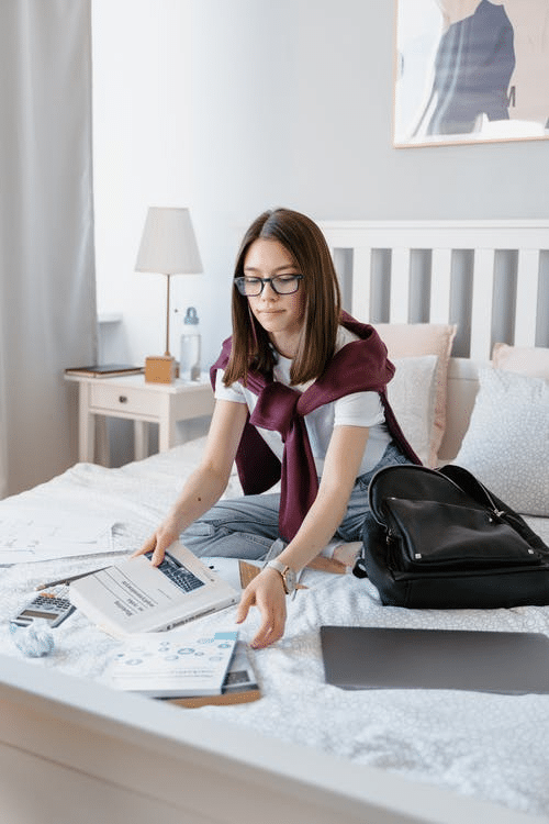 a student attending online school in Saint Petersburg