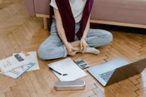 a student attending online school in Faisalabad